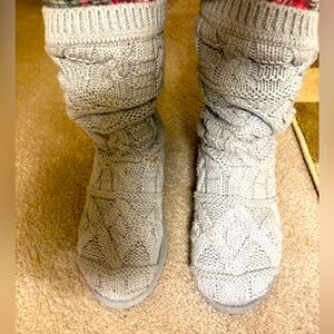UGG Cardi Boots Size 9 Gray.
